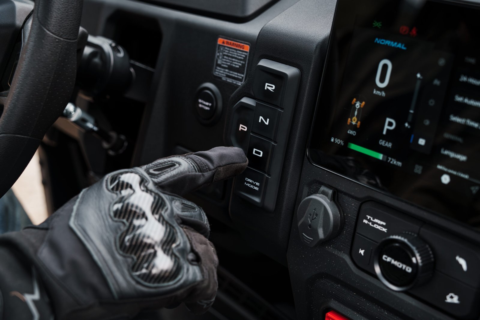 SIDE-BY-SIDE UFORCE U6 EV - Image 4